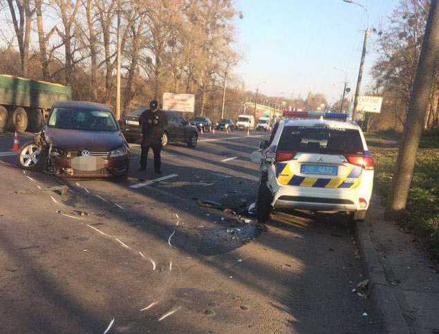 В Ровно пьяный водитель протаранил патрульное авто, трое пострадавших