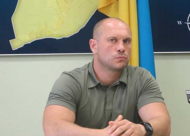 "Я тебе сейчас голову отрежу, с*ка!" Кива оскандалился у здания Рады