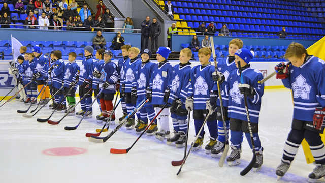 Родители юных хоккеистов вскрыли коррупционный скандал в хоккейной школе «Сокол»