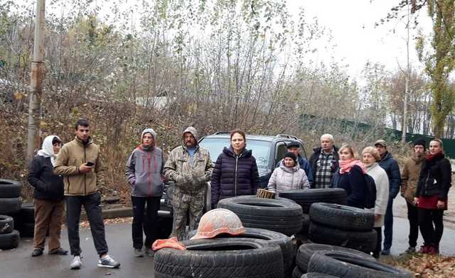 “Зробимо Майдан на районі разом!” У Києві продовжують протести проти незаконної забудови парку