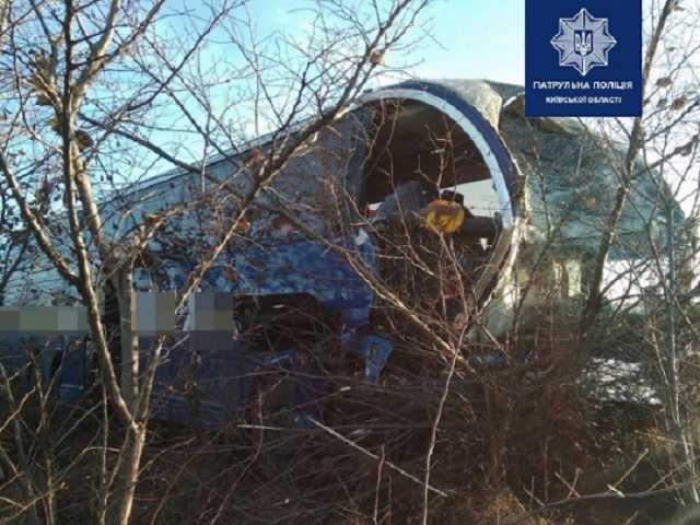 Уснул за рулем: автобус с пассажирами попал в чудовищную аварию под Киевом