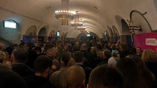 B Киеве закрыты три станции метро из-за сообщения о минировании