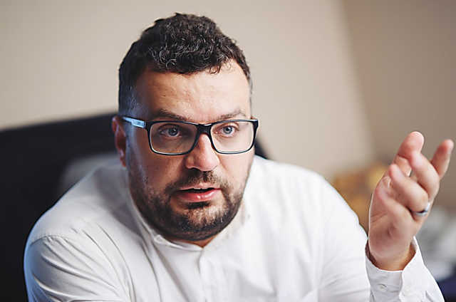 Екс-голова Держкіно Іллєнко розпродає майно матері