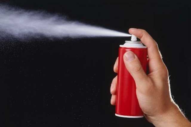 Под Киевом девушка забрызгала полицейского газовым баллончиком