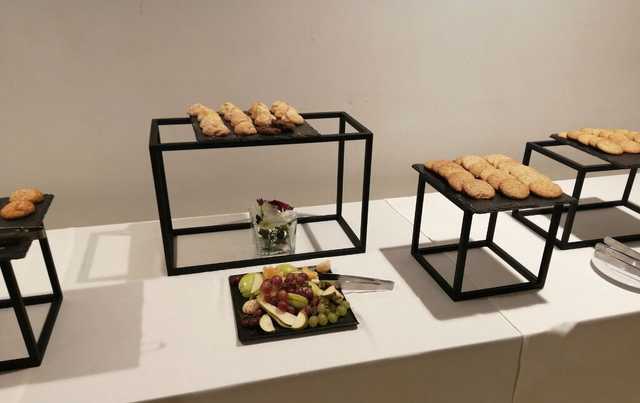 Денег нет? Появились эксклюзивные фото скромного фуршета у "слуг народа" в Киеве