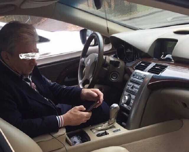 Хотел сбежать, но упал: в Киеве поймали пьяного дипломата за рулем