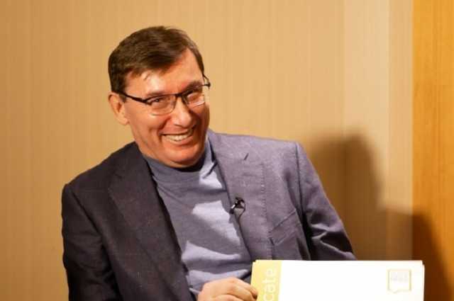 Безробітний Луценко показав сертифікати з навчання в Лондоні