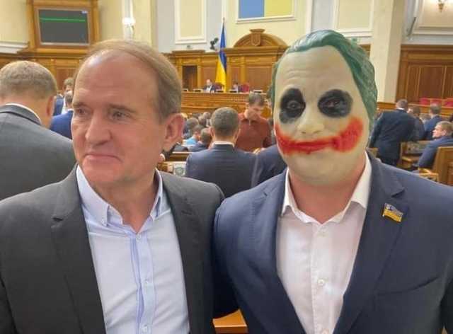 Кива в образе Джокера превратил Медведчука в монстра: фото