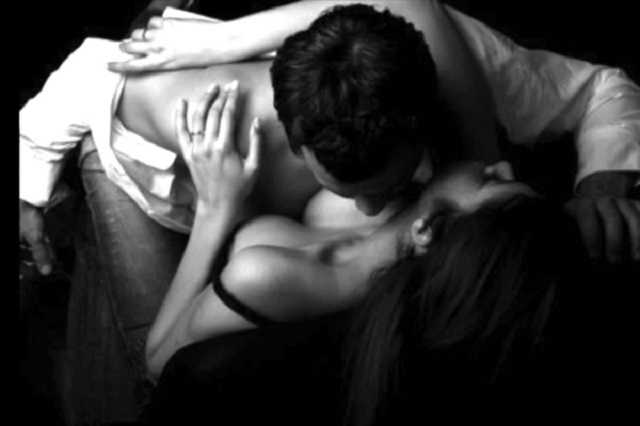 В Киеве пара занялась экстремальным сексом на мосту