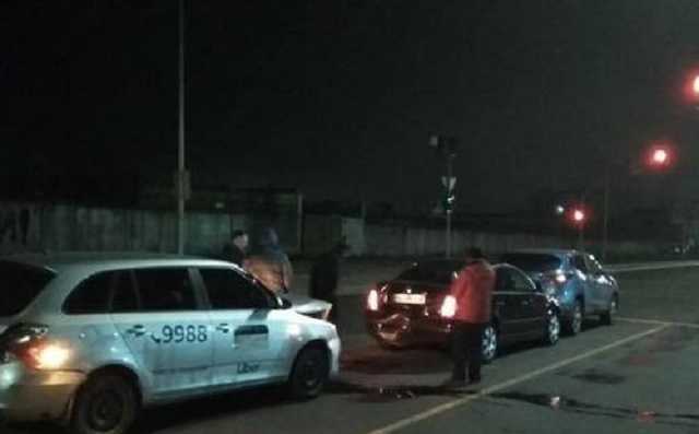 Пострадала беременная: в Киеве пьяный водитель Uber совершил сразу несколько ДТП