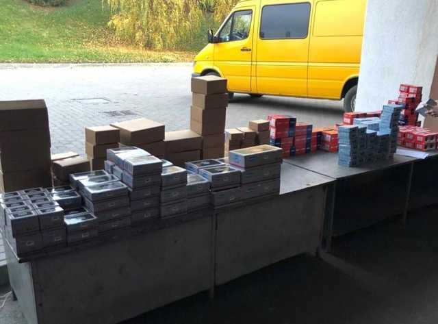 Закарпатець намагався ввезти майже 144 кілограм каучукових пластирів