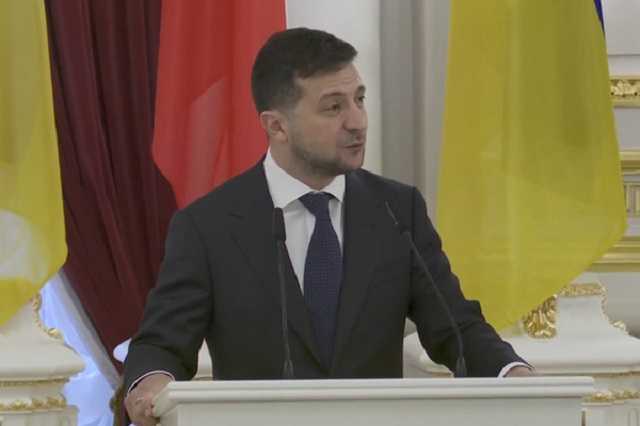 "Извините, что небритый": с Зеленским произошел курьез на встрече с премьером Чехии