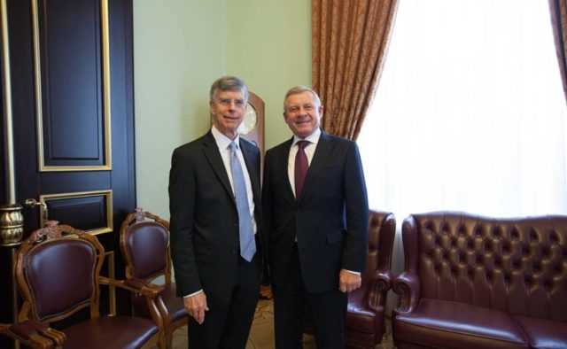 Смолий намекнул послу США на попытки Коломойского препятствовать сотрудничеству Украины с МВФ