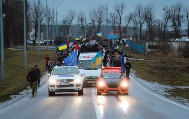 ГАИшнику, преследовавшему автомайдановцев, выплатят 300 тысяч компенсации по решению суда