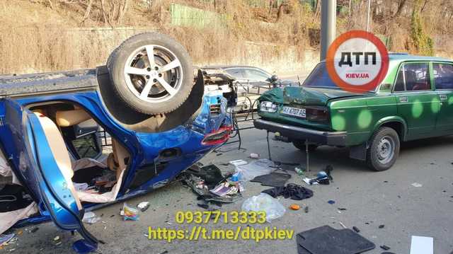 В Киеве пьяная 19-летняя «мажорка» на Porsche устроила серьезную аварию