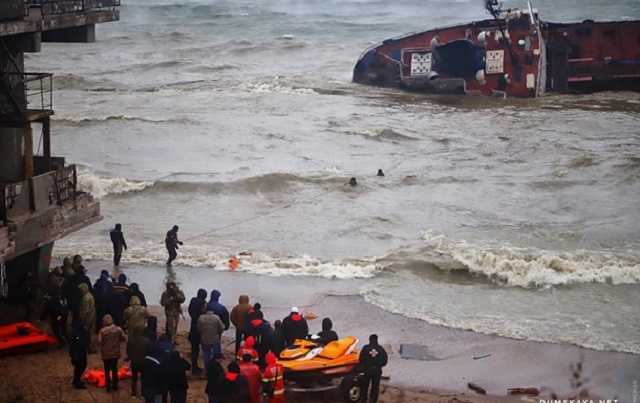 В ВМС сообщили подробности спасательной операции на танкере в Одессе
