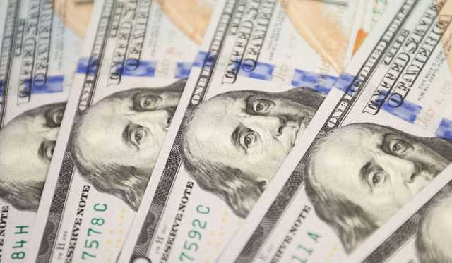 Курс валют: гривня зміцнилася до долара та євро