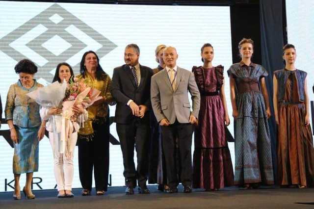 "Стыдно за таких представителей!" Украинского посла засекли на вечеринке в годовщину Голодомора