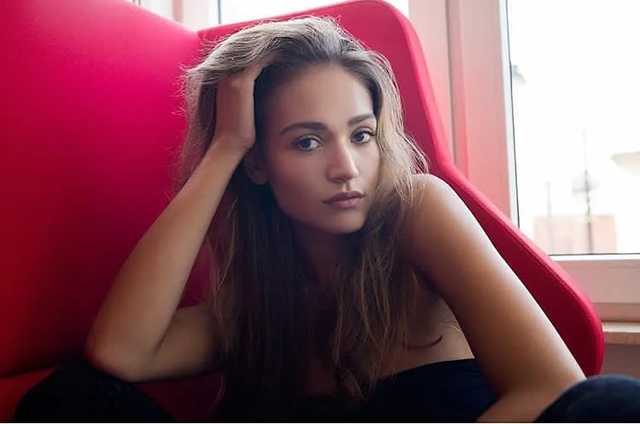 Лицом «электронного государства» стала украинка из польского модельного агентства