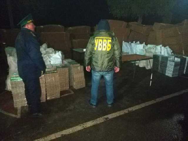 Пришлось «резать» фуру: на границе с Беларусью разоблачили находчивого контрабандиста