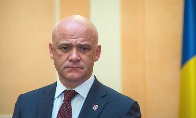 СМИ: Мэр Одессы ставит чиновникам финансовый план по сбору наличных