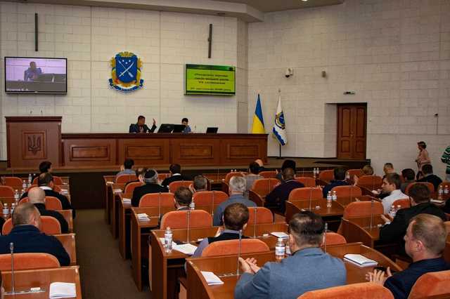 В Днепре депутаты обратились к Зеленскому с просьбой прекратить действие законов, касающихся ФЛП