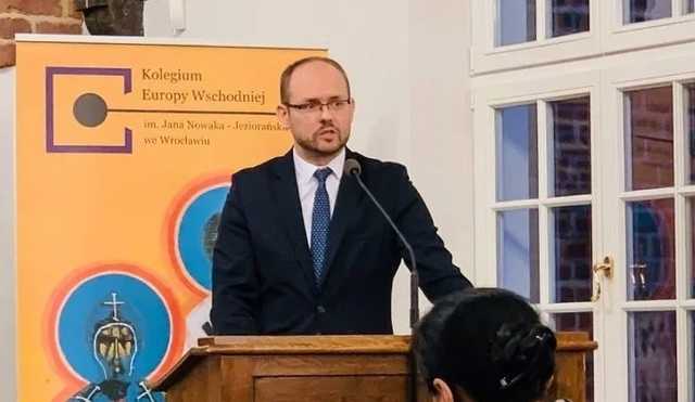 «Стыд вам, Apple»: Польша напомнила американской компании, что Крым — Украина