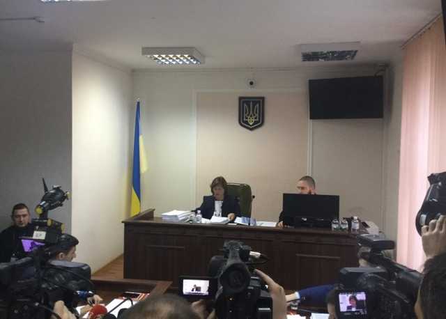 Альперину просят вызвать "скорую", суд удалился на перерыв