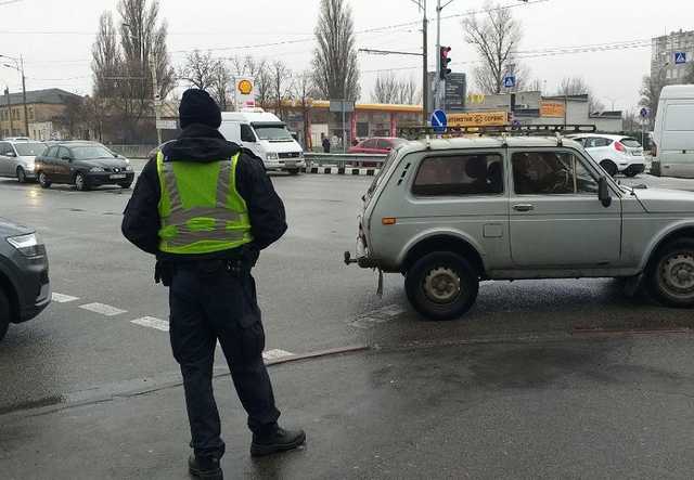 В Днепре возле ТЦ «Наша Правда» столкнулись 4 авто