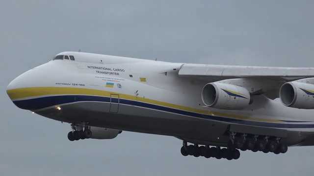 В Бельгии во время взлета отказал двигатель украинского самолета Ан-124