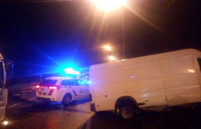 Под Ровно в смертельном ДТП разворотило грузовик