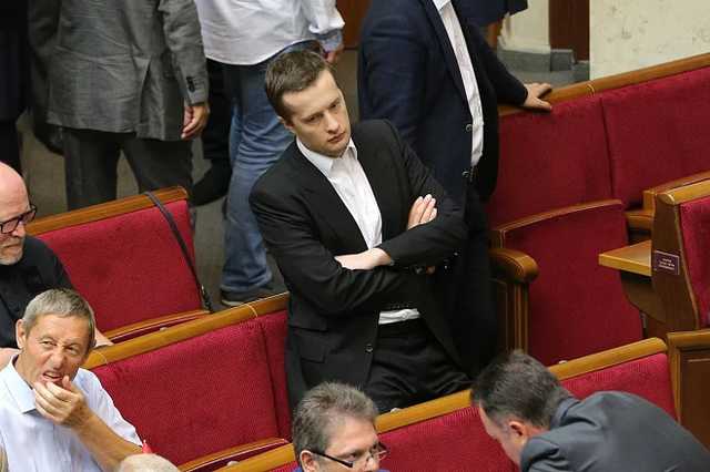 Порошенко помимо кондитерского бизнеса передал сыну банк