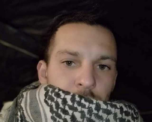 Встречали на коленях: тело погибшего украинского защитника привезли домой