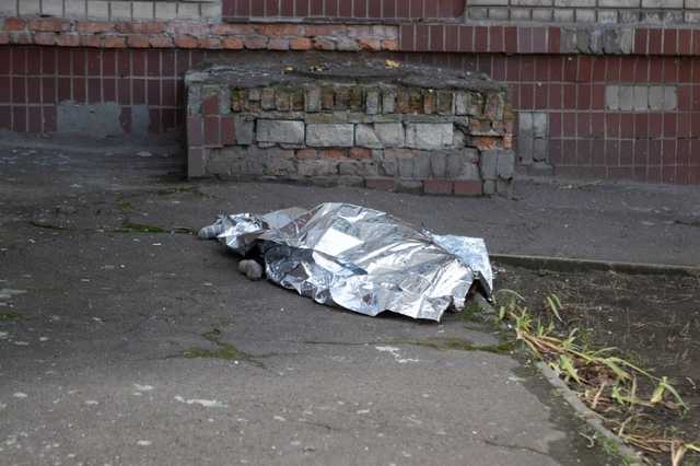 В Днепре женщина выбросилась из окна высотки