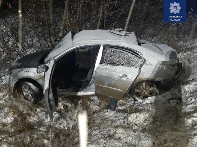 Замерзает и скользит: Патрульные рассказали, чем опасна летняя резина зимой