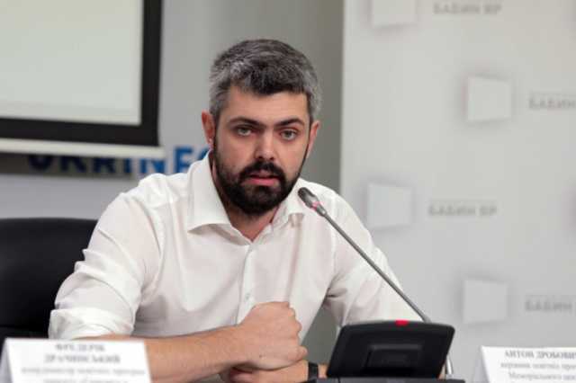 Новый глава Института нацпамяти задекларировал автомобиль, доходы и 500 тысяч гривень наличными