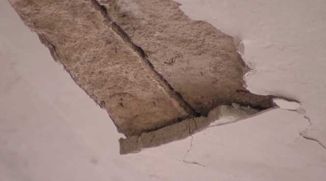 В Мариуполе на детей рухнул потолок школы: видео