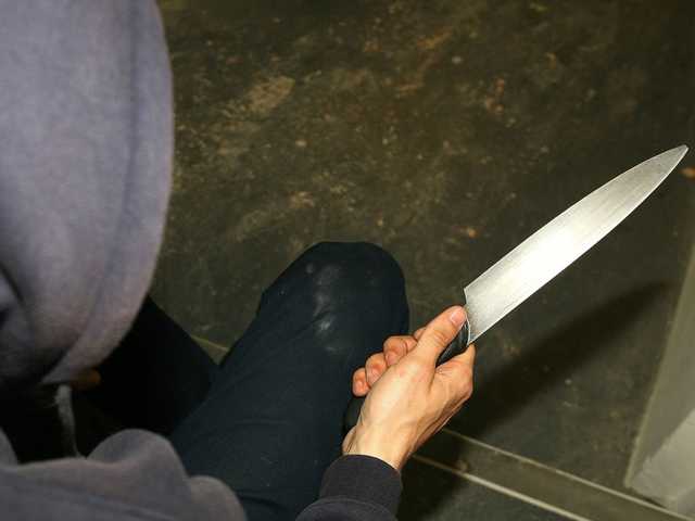 Трое мужчин истекали кровью: В Днепре произошла поножовщина