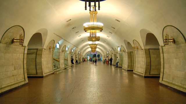 В воскресенье вечером ограничат работу трех станций метро в центре Киева