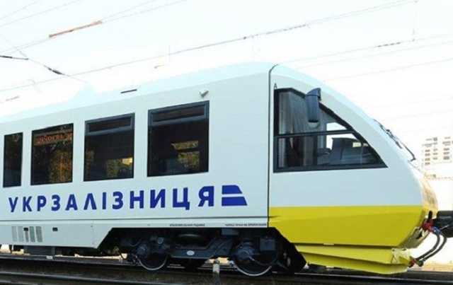 Руководить Укрзализницей может и не железнодорожник - министр
