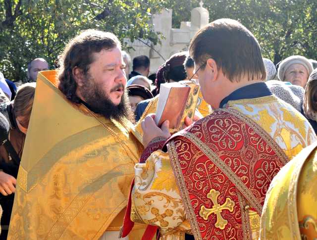 Киевский Синод назначил “героя-ополченца” епископом в Крыму