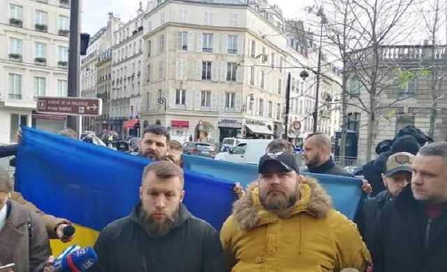 "Докажи, что ты не лох!" Ветераны войны обратились к Зеленскому в Париже