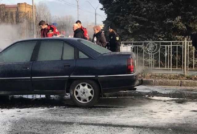 В Киеве на ходу загорелся автомобиль