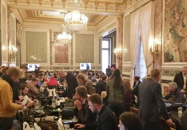 Вода, кофе и сахар: Париж поразил скромным фуршетом на нормандской встрече