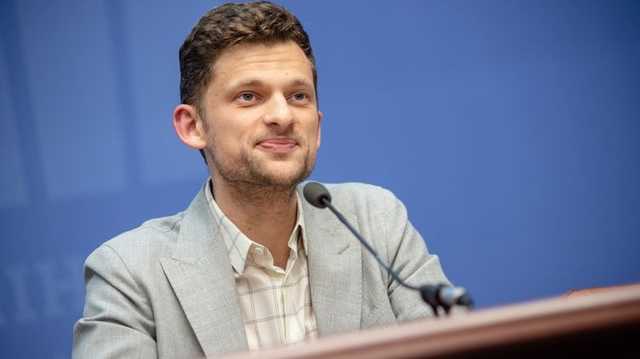 Дубилет в ноябре остался на голом окладе, без надбавок и премий