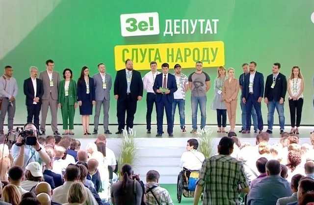 “Слугу народа” финансировали криминальные фирмы, связанные с советником Мангера