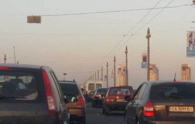 Ситуация критическая: в Киеве рушится уникальный мост