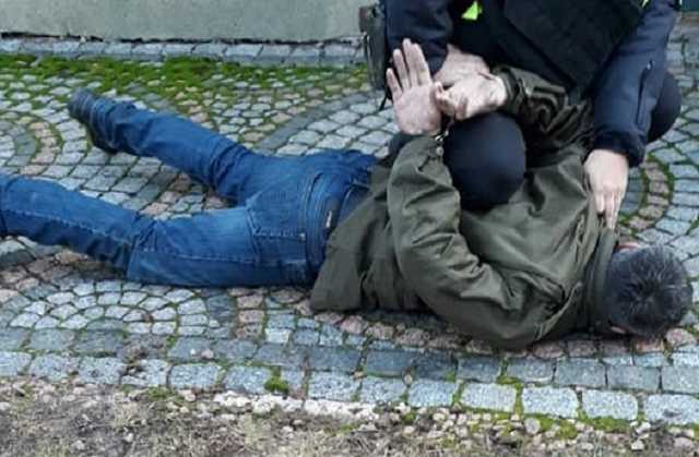 Пьяный мужчина обстрелял колонну военных под Киевом