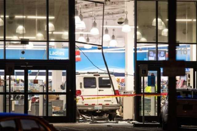 Хотели ограбить магазин: в США преступники под наркотиками протаранили фургоном 11 человек