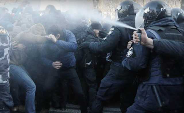 Полиция установила первых подозреваемых в беспорядках под ВР